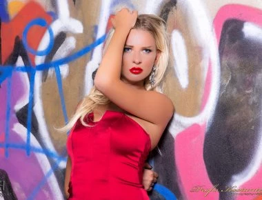 H Άννα Κώνστα από το Game of Love και η φίλη της κάνουν βουτιές στη Μύκονο και σπέρνουν εγκεφαλικά (βίντεο)